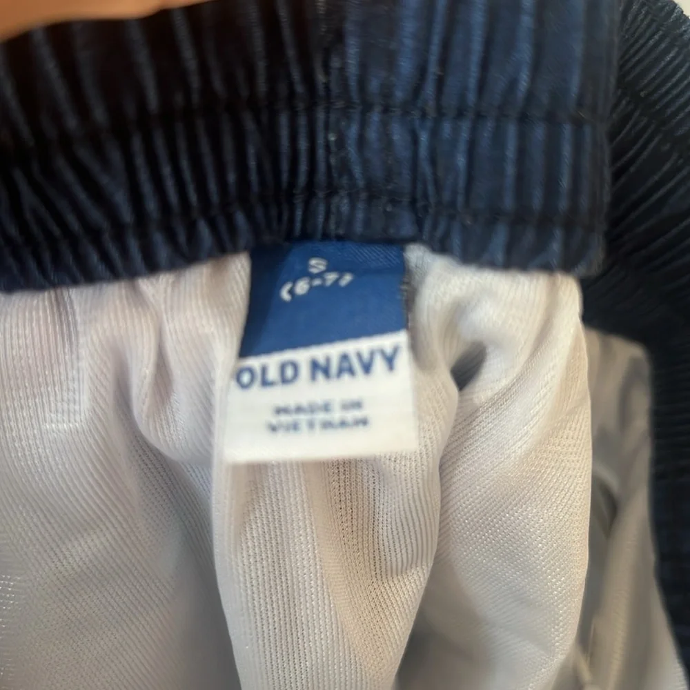 Old Navy Boys Small White Long Sleeve Rashguard Shirt Navy Swim Shorts Set